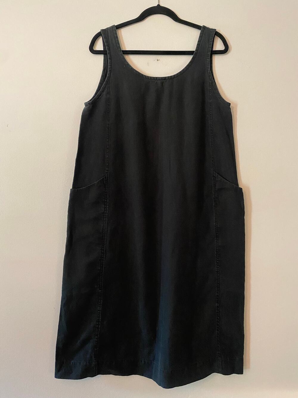 Elizabeth Suzann Black Gray Sleeveless Minimalist Midi Dress Linen Boxy Medium